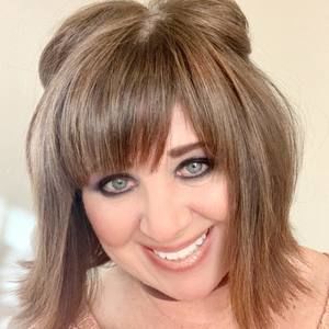 Meet your Posher, Dana